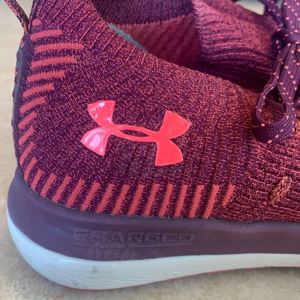 Under Armour sneakers Women's 8, fuchsia EUC, lightweight, Roomy footbed,